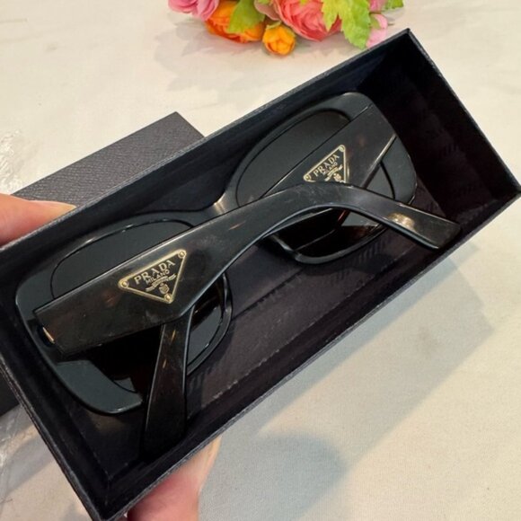 Authentic Prada sunglasses with box - Picture 11 of 11